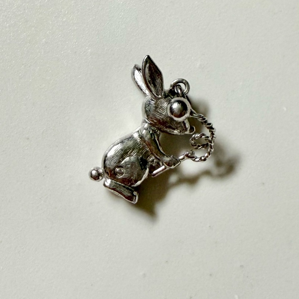Vintage Sterling Silver Wells Bunny Charm - Picture 4 of 9